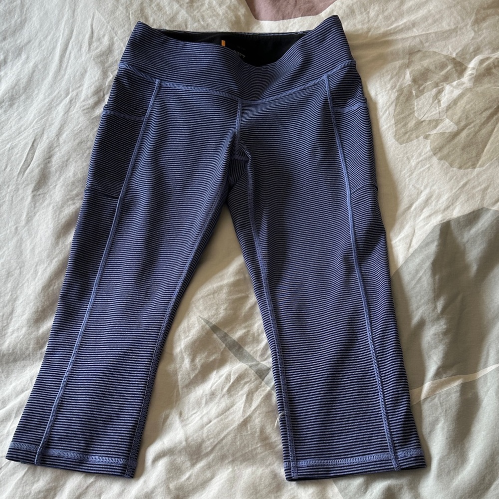 Lucy Navy Yoga Capri Leggings